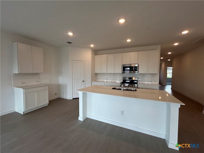 Photo - 728 Horsetail Ln