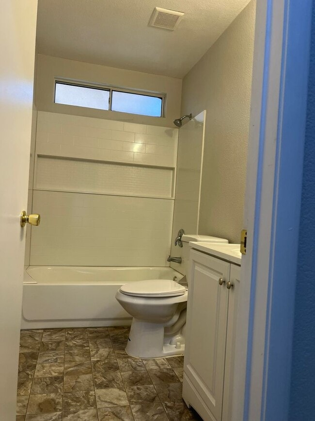 Photo - 2708 Ganzo St