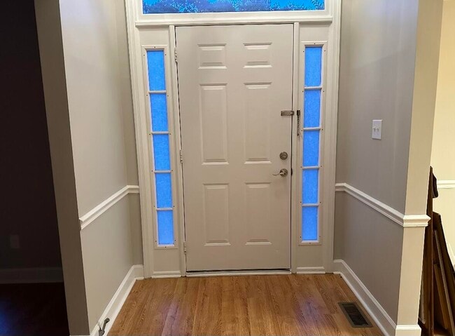 Photo - 586 Oak Brook Dr