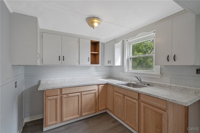 Photo - 148 W Cayuga St