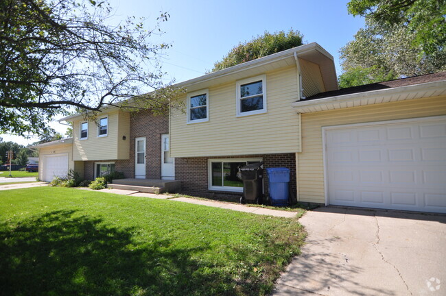 Building Photo - 3302 High Rd Unit High Rd duplex Rental