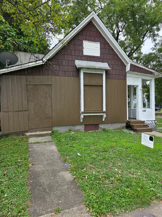 Building Photo - 1419 E N St Rental