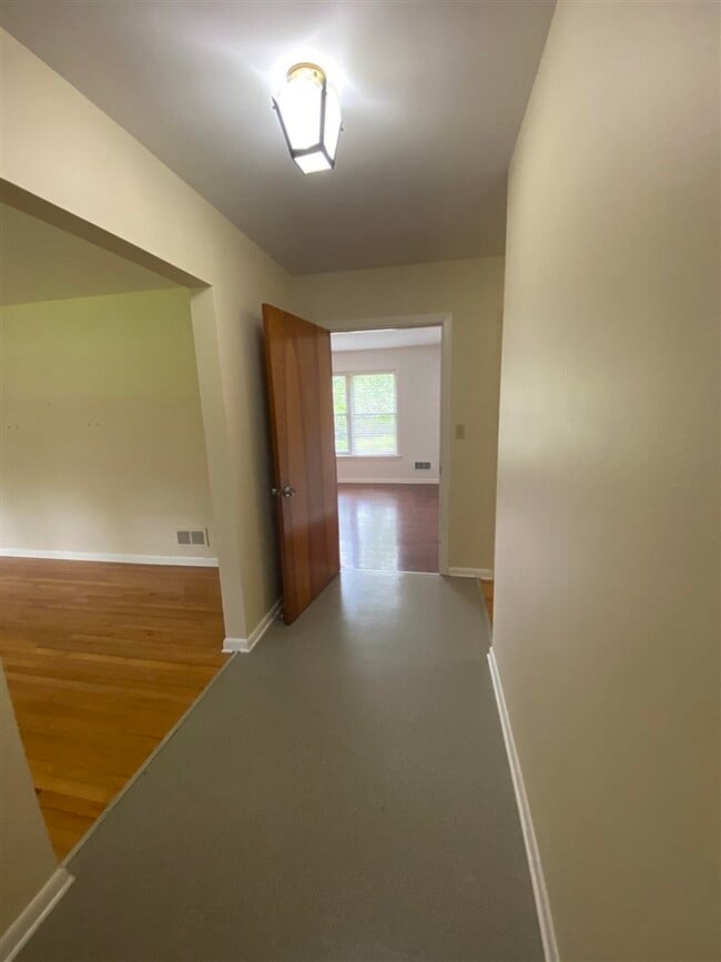 Photo - 1006 Ivanhoe Rd