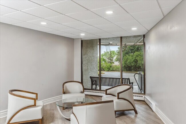 Photo - Highland Village