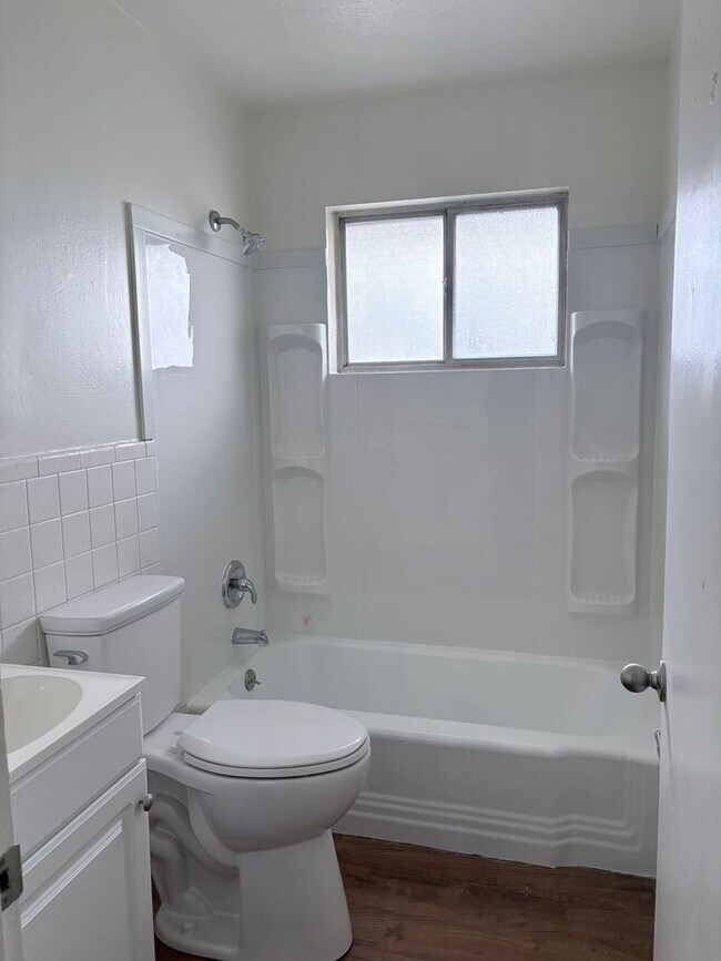 Photo - 2 bedroom ranch style apartment Unit 1255 Uhlwood