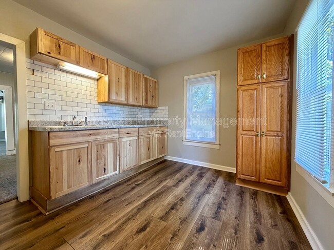 Photo - 1011 Quarry Ave NW