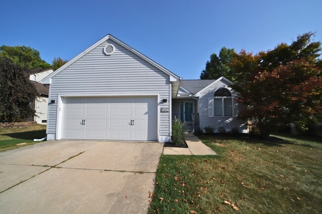 Building Photo - 454 Woodland Dr W