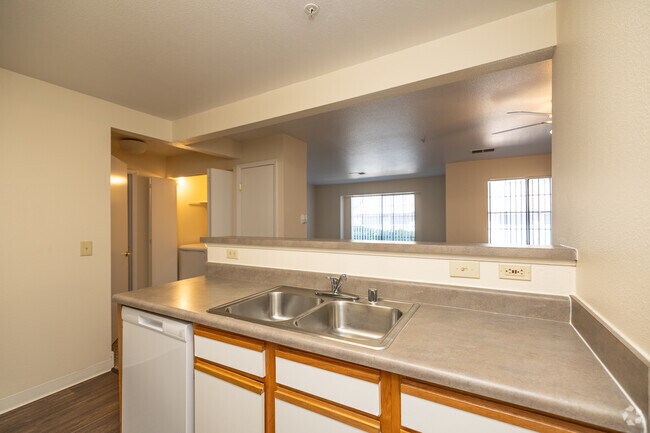 1BR, 1BA - 776SF - Windom - Kitchen