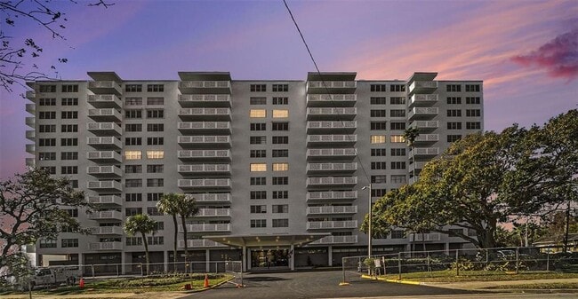 Building Photo - 2401 Bayshore Blvd Unit 1007