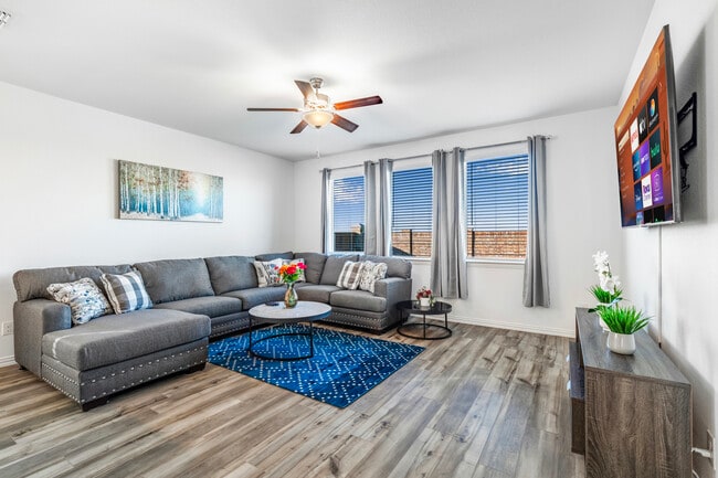 Photo - 1616 Helmoken Falls Dr