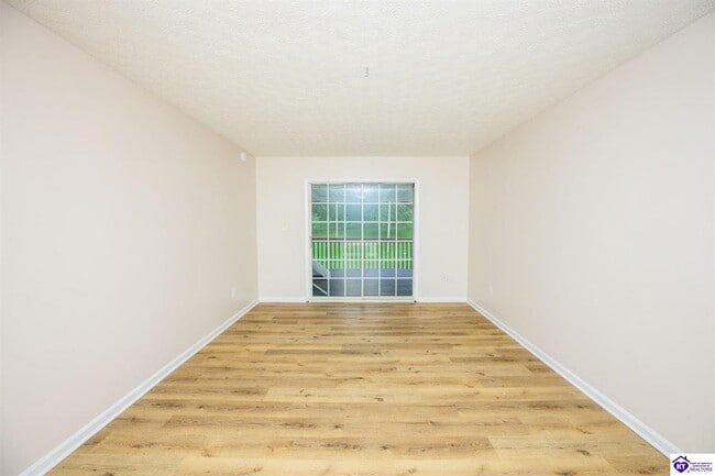Photo - 244 Pinewood Dr Unit Apt 4