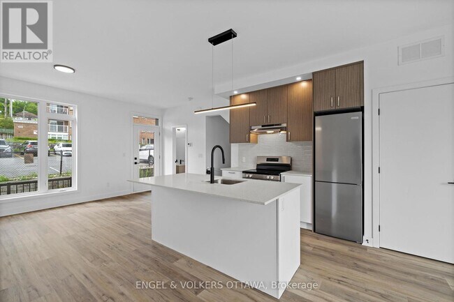 Photo - 1260 Marenger St