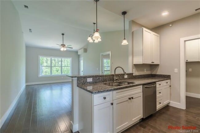 Building Photo - 124 Foxden Dr Unit 202