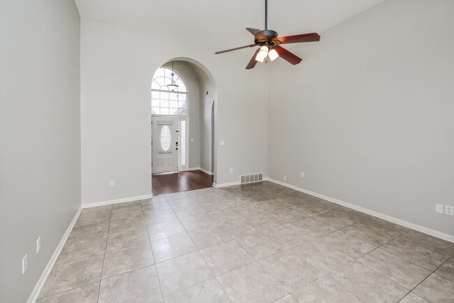 Photo - 5395 Philgrove Way