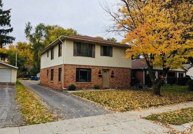 Building Photo - 679 Karmada St Rental