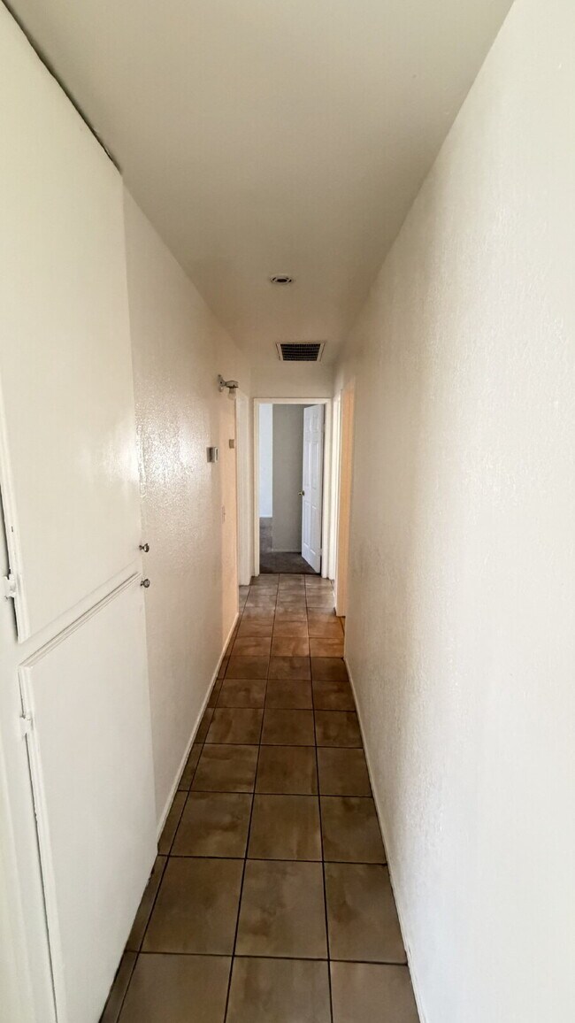 Photo - Spacious 3 Bed / 1 Bath Apartment with Open Layout & In-Unit Laundry Unit B