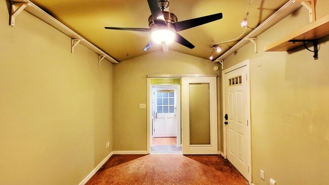 Photo - 709 W Live Oak St Casa