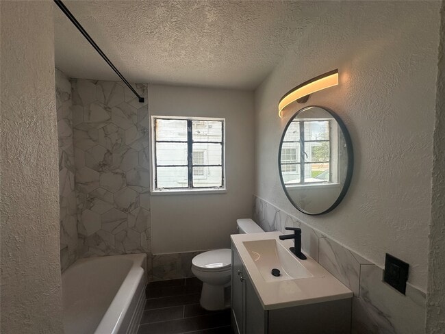 Building Photo - 3444 Blodgett St Rental