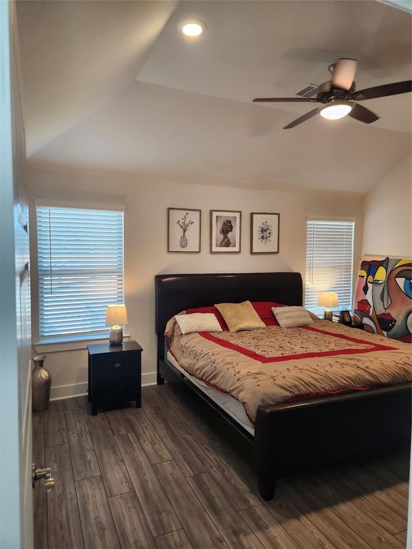 Photo - 10603 Whitejacket