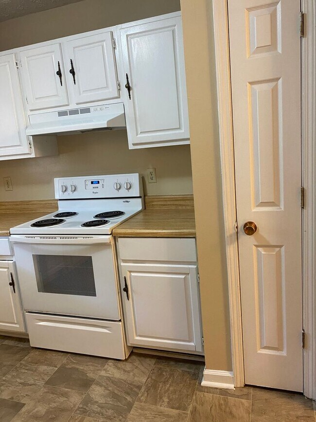 Building Photo - 1909 S Milledge Ave Unit 02jsrental