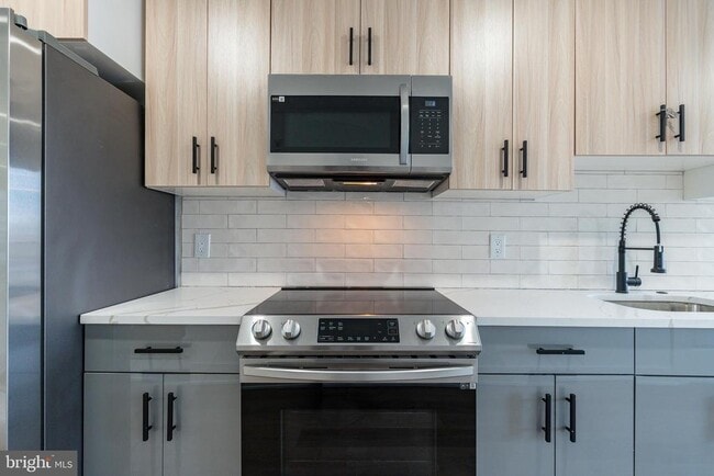 Photo - 2252 N Front St