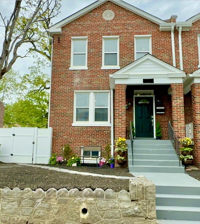 Front of property - 512 Mellon St SE