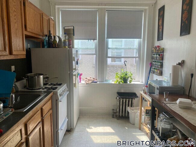 Building Photo - 1687 Commonwealth Ave Rental