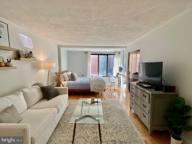 Building Photo - 1440 N St NW Unit 405
