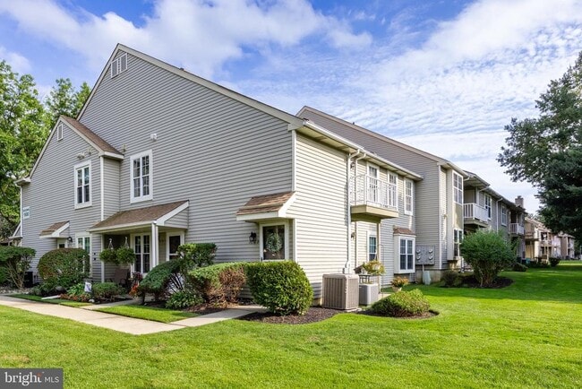 Photo - 1676B Thornwood Dr