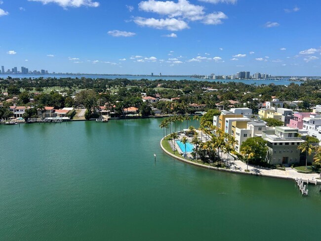 Photo - 5900 Collins Ave Unidad 1505