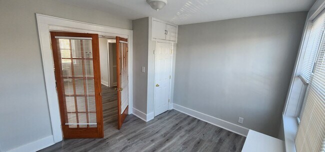 Photo - NEW Kitchen! Walk to Restaurants/NYC Train/, Heat/HW, Pre-War Charm Unidad 04