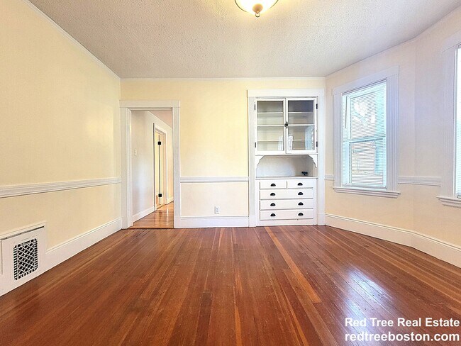 Photo - 49 Montfern Ave Unidad 1