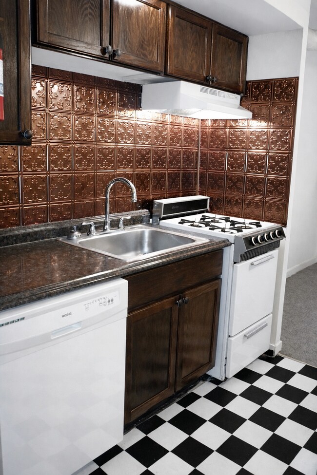Photo - 718-4TH