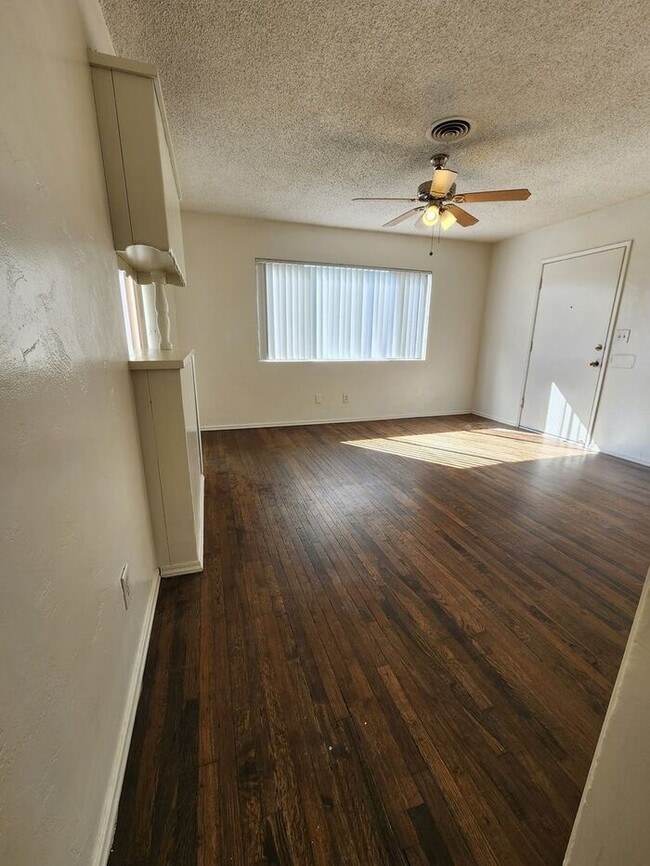 Building Photo - Charming 2bdr Duplex in La Mesa Cul-de-Sac