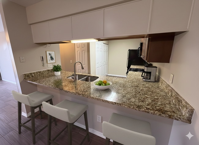 Photo - 610 Kenwick Cir