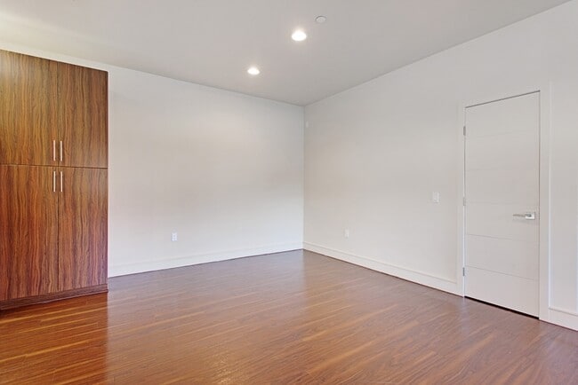 94- #4 N. Oakview Drive