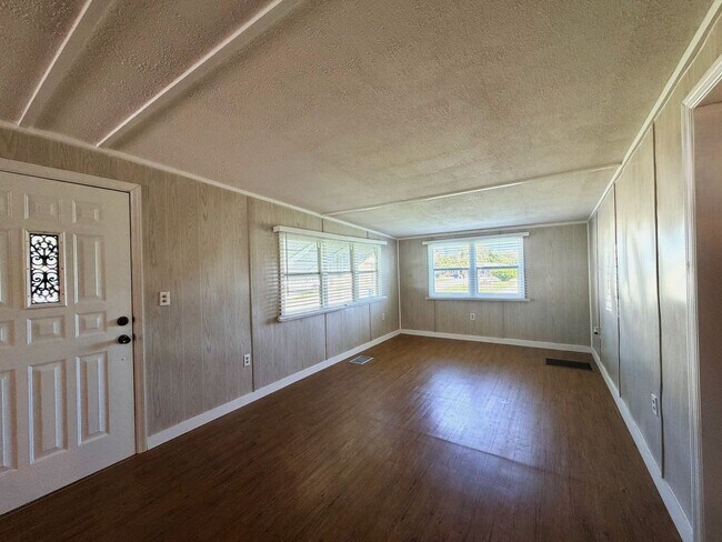 Photo - FIRST MONTH RENT FREE! 2/1.5 IN N. FT. MYERS QUIET COMMUNITY!