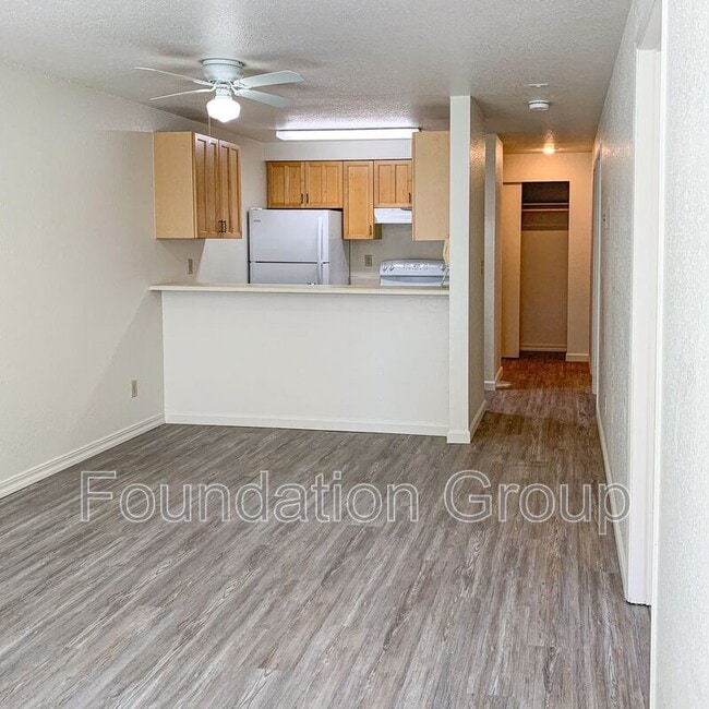 Photo - 916 N 104th St House