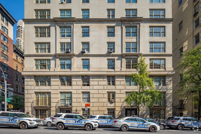 Photo - 130 E 67th St