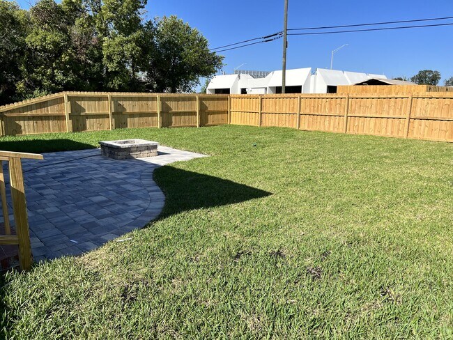 Photo - 2125 Gilmore St