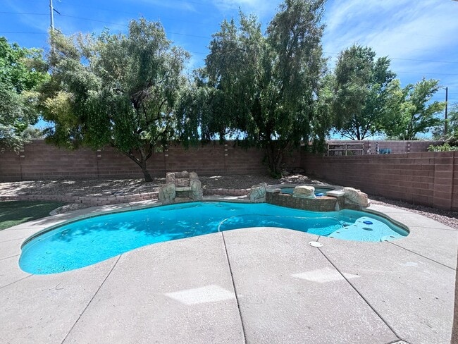 Photo - 5 bedroom + Loft with pool in Aliante Master
