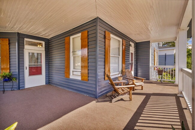 Photo - 1100 SF suite/apt in Historic Home, 1 bed/... Unit A