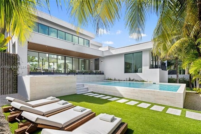 Building Photo - 773 NE 77th Terrace