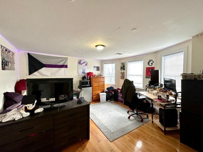 Building Photo - 107 Fisher Ave Unit #1