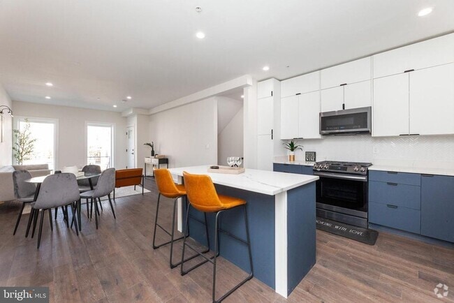 Building Photo - 734 Kenyon St NW Unit 2 Rental