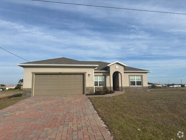 Building Photo - 3 Bedroom - 2 Bathrooms - 2 Car Garage - N... Rental