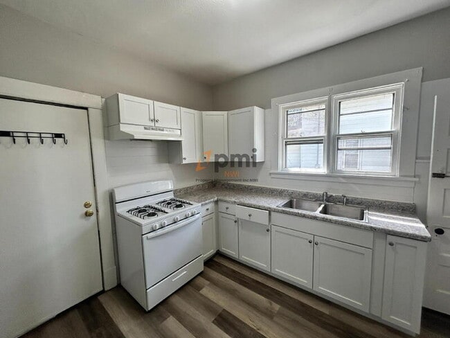 Photo - 906 2nd St