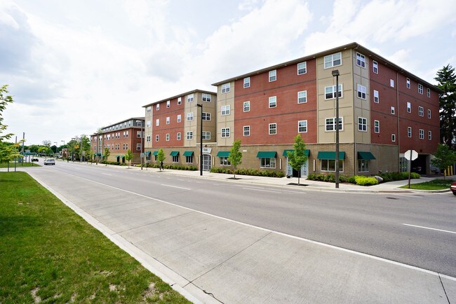 The Gates &amp; The Manor at Campus View OffCampus Housing
