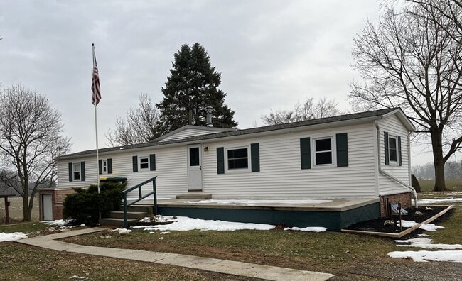 Building Photo - First-Floor Living with Private Wooded Backyard Setting