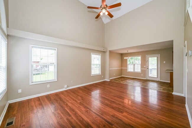 Photo - 1422 Huddersfield Dr